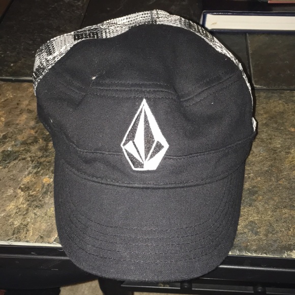 Black & white trucker style hat - Picture 1 of 4